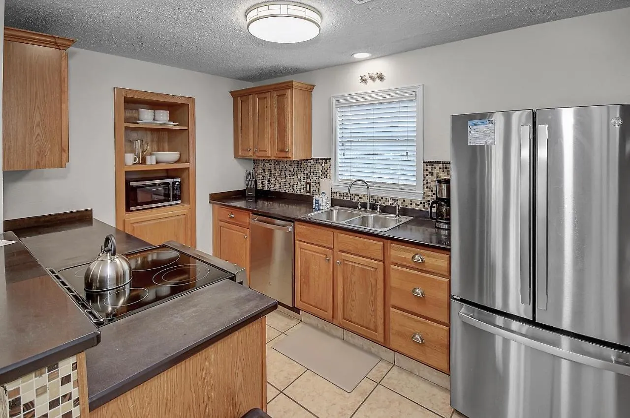 Pet Friendly Beach House All New Tastefully Remodeled W Golf Cart Included! パナマシティービーチ 別荘